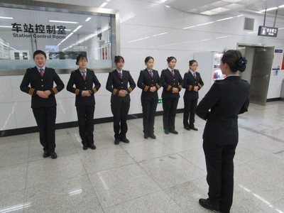 大連地鐵首批禮儀內訓師今日開始正式上崗