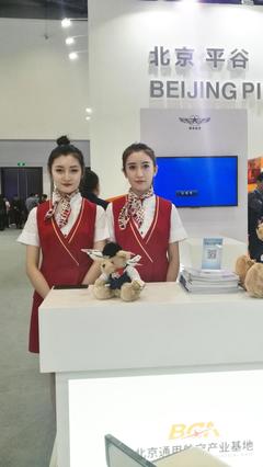 北京航展禮儀之美 場內斗艷成靚麗風景線